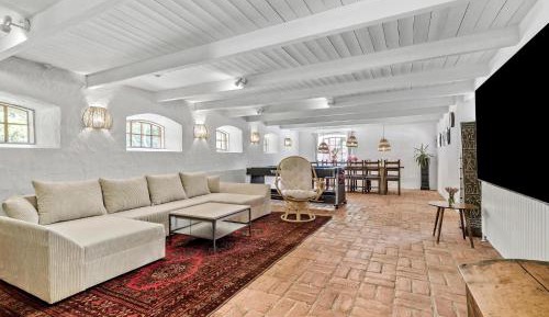 Five-Bedroom Holiday Home