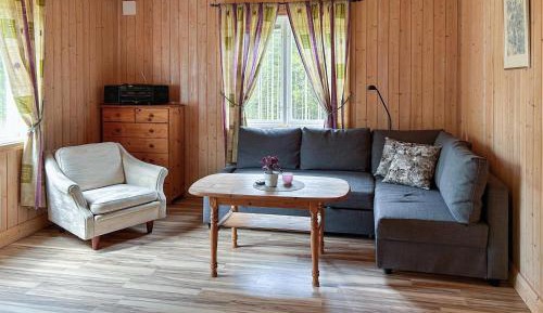 One-Bedroom Holiday Home