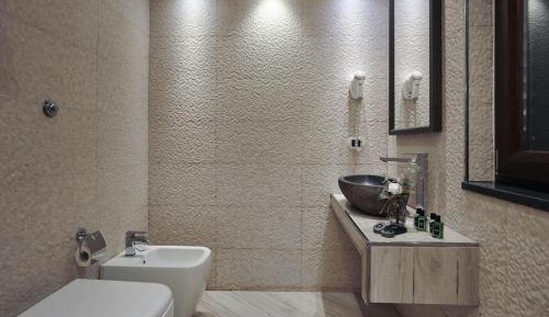 Deluxe Suite with Spa Bath