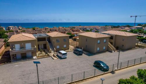 One-Bedroom Apartment with Garden