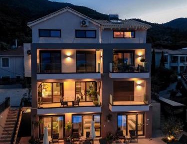 Junior Suite with Pool View