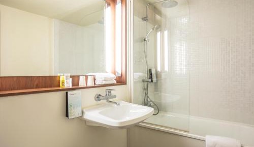 Standard Room with Three Single Beds