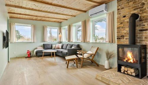 Three-Bedroom Holiday Home 