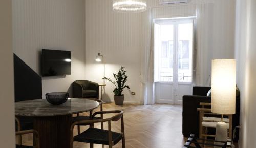 Deluxe One-Bedroom Apartment