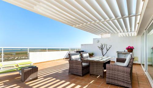 One-Bedroom Apartment with Sea View