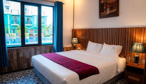 King Room with Pool View