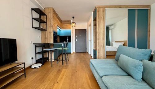 Apartment with Lake View
