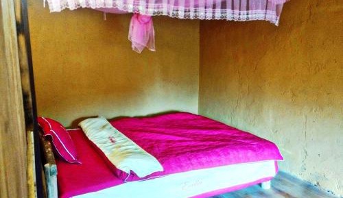 Deluxe Room (2 Adults + 1 Child)