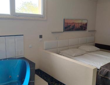Suite with Hot Tub