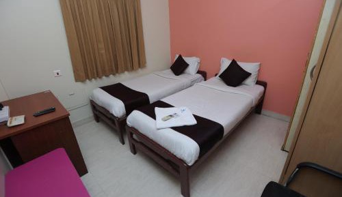Deluxe Double Room (2 Adults + 1 Child)