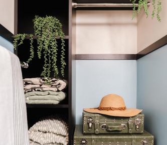 MADAME KING ACCESSIBLE