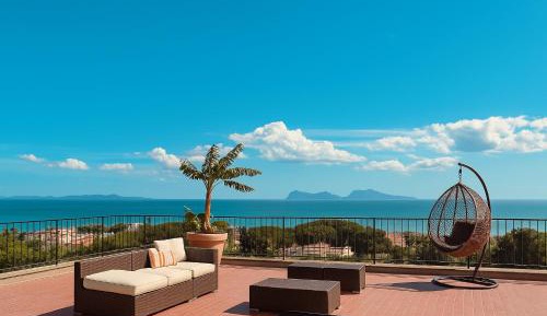 Apartment with Mountain View