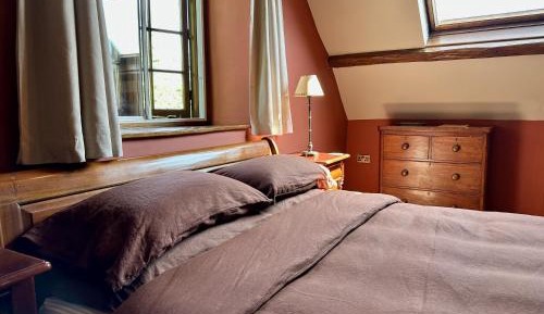 Deluxe Room (2 Adults + 1 Child)