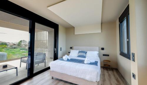 Superior One Bedroom Apartment with Balcony