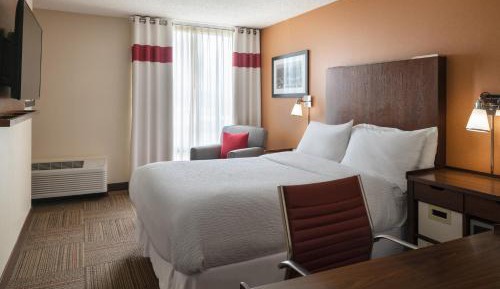 Double Room with Roll-In Shower - Mobility Accessible