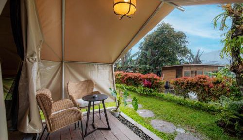 Classic Double Shared Bathroom