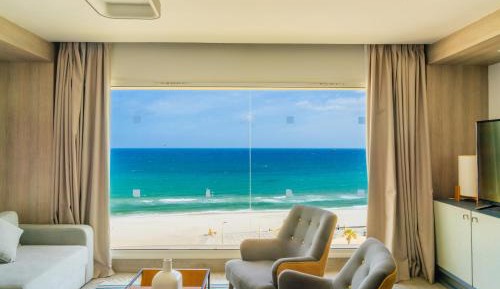 1 Bedroom Executive Suite, 1 King, Sofa bed, Seafront