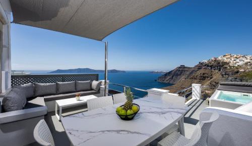 Three-Bedroom Villa with Caldera View