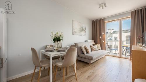 One-Bedroom Apartment with Balcony