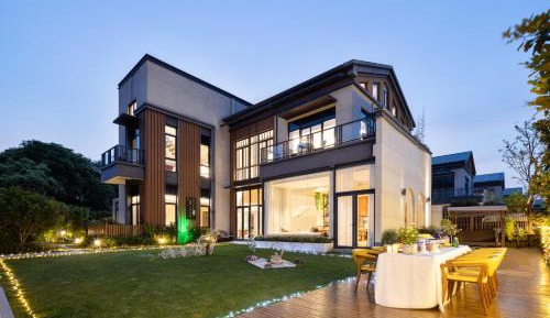 Villa with Garden View