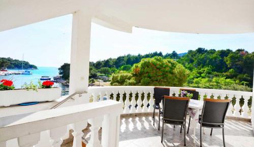 One-Bedroom Apartment with Sea View