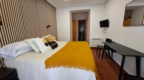 Deluxe Double or Twin Room with Balcony