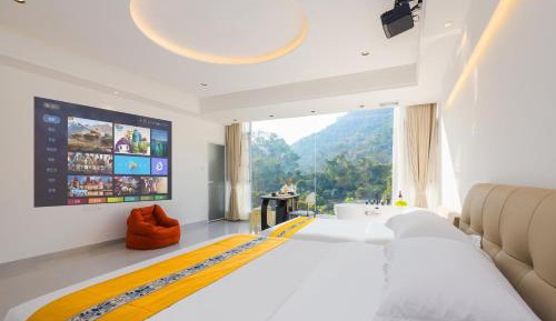 Family Room with Mountain View
