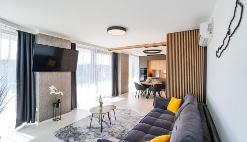 One-Bedroom Apartment with Pool View