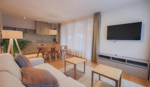 Two-Bedroom Deluxe Apartment with Balcony