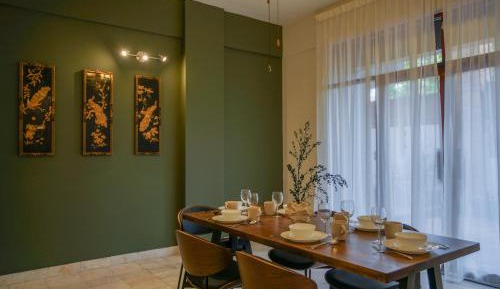 Four-Bedroom Apartment with Balcony 