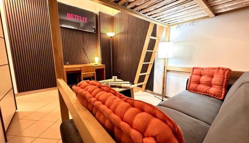 One-Bedroom Apartment with View