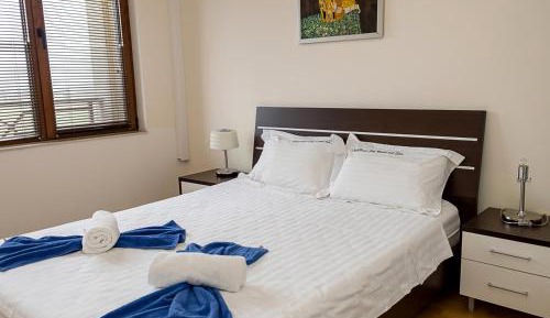 One-Bedroom Apartment with Balcony