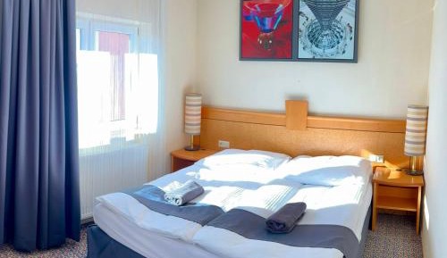 Pokój typu Deluxe nr 14 z widokiem na okolicę