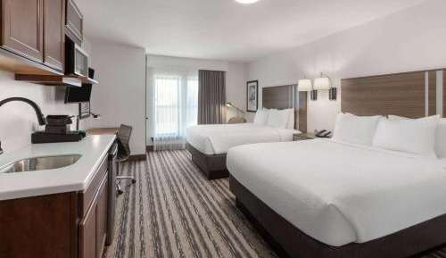 Queen Lodge Studio with Two Queen Beds - Non-Smoking