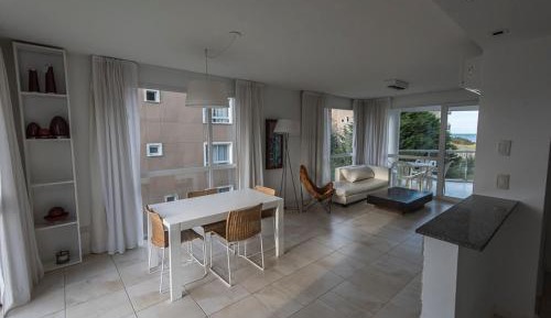 Two-Bedroom Deluxe Apartment with Balcony
