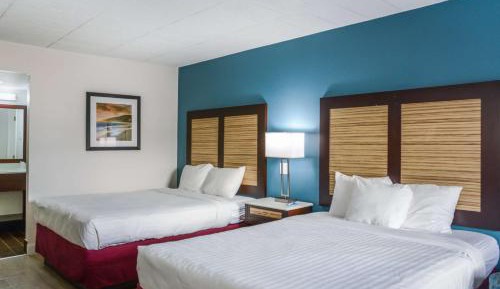 Queen Room with Two Queen Beds and Shower - Non-Smoking