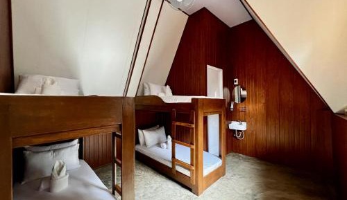 Quadruple Room with Private Bathroom
