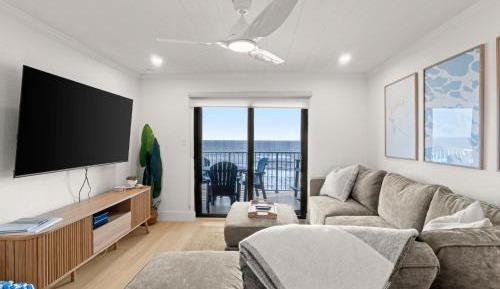 Two-Bedroom Deluxe Apartment with Ocean View