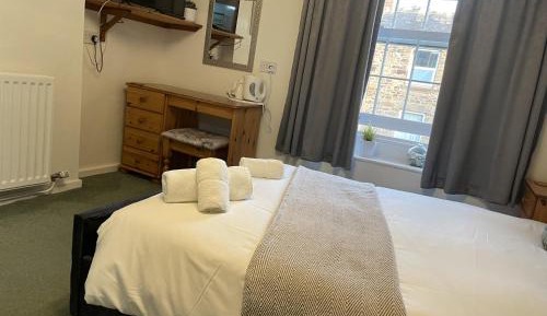 Twin Room with Private Bathroom