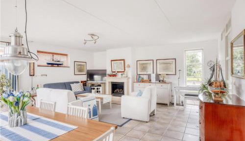 Three-Bedroom Holiday Home 