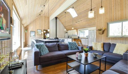 Eight-Bedroom Holiday Home