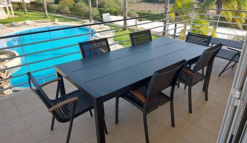 Apartment with Pool View 