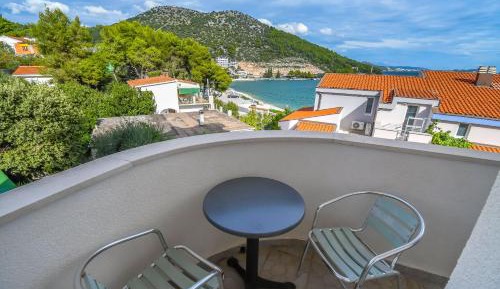 One-Bedroom Apartment with Terrace