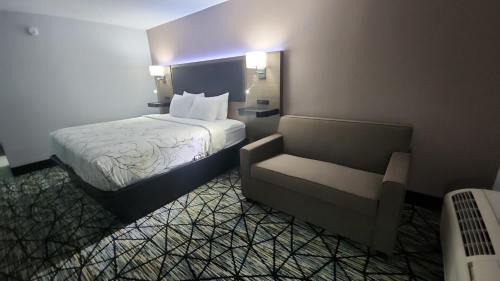 King Suite - Non-Smoking