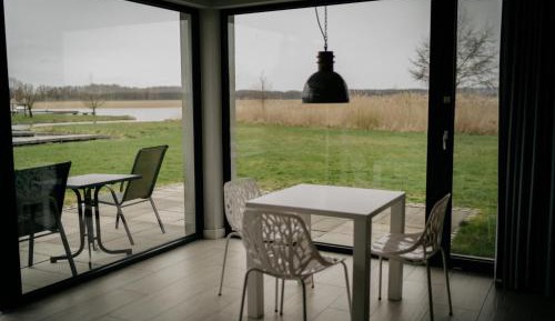 Apartment with Lake View