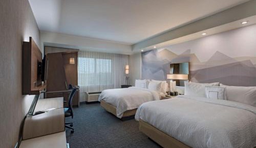 Deluxe Queen Suite