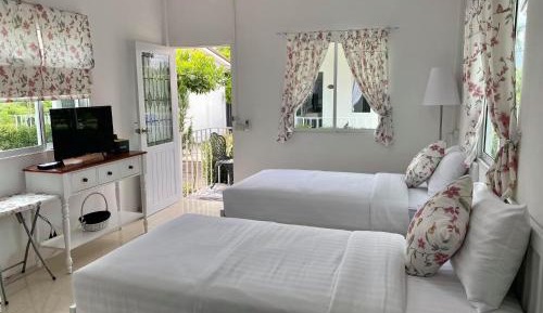 Deluxe Double or Twin Room with Balcony