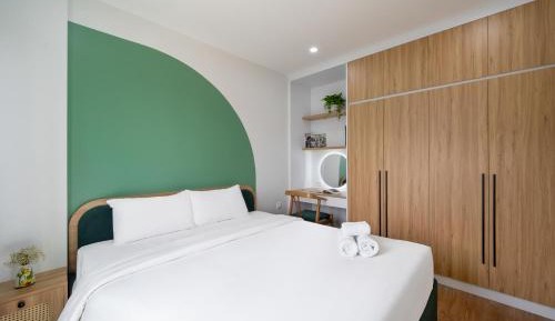 Deluxe One-Bedroom Apartment with City View