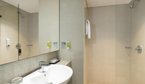 Express Queen Room