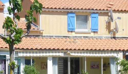 Two-Bedroom House Boat